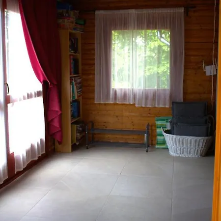 Lili's Lovely Log In The Forest Holiday home *